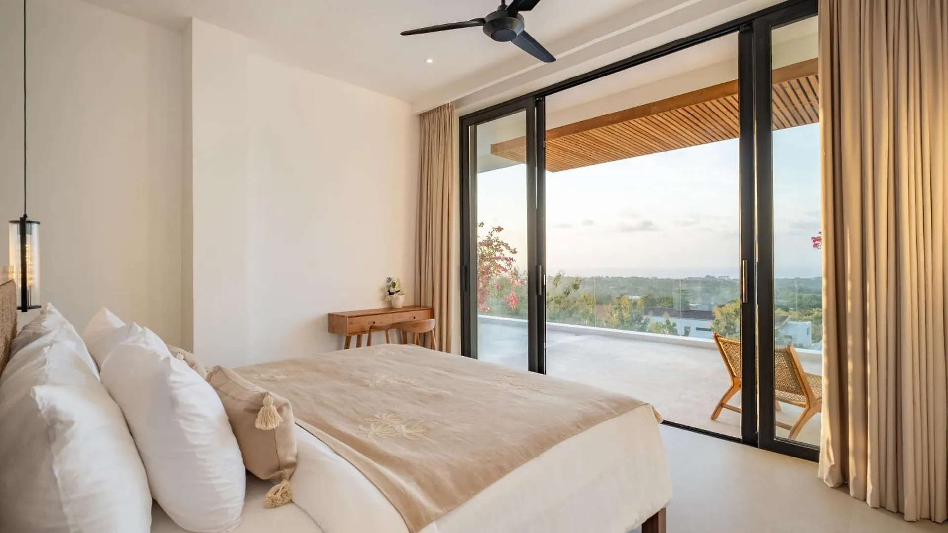 Villa Friendly - Luxury 4 Bedroom Villa In Uluwatu Badung